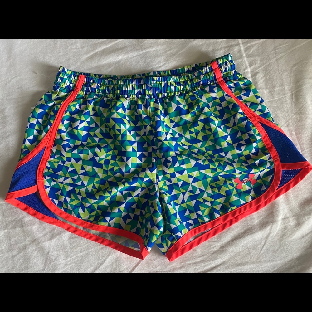 Under Armour Heat Gear Girls Short, size YMD.